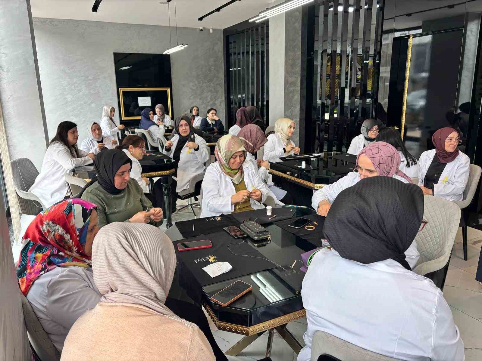 Savaşçıların zırhından düğünlerin baş tacına
Savaşçıların zırhından düğünlerin baş tacına