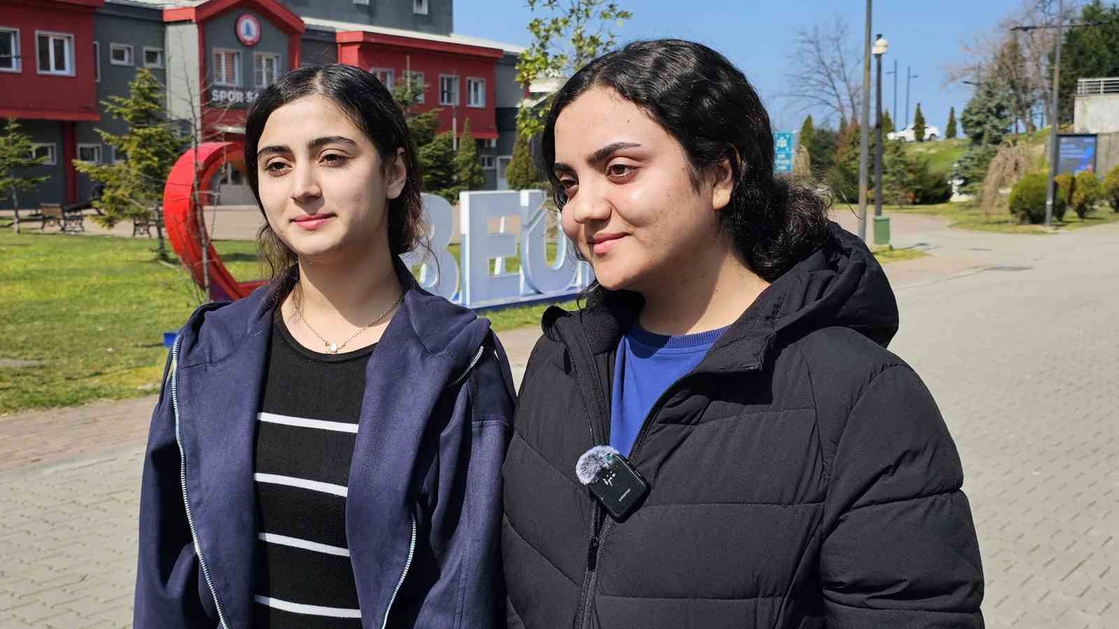 "Savaşta hiç kimse kazanmayacak" diyen uluslararası öğrenciler barış istiyor
