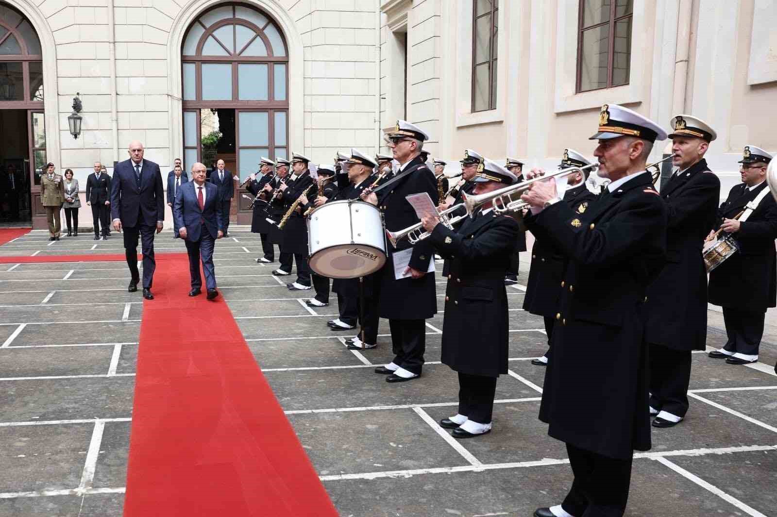 Savunma Bakanı Güler, İtalya Savunma Bakanı Crosetto ile bir araya geldi
