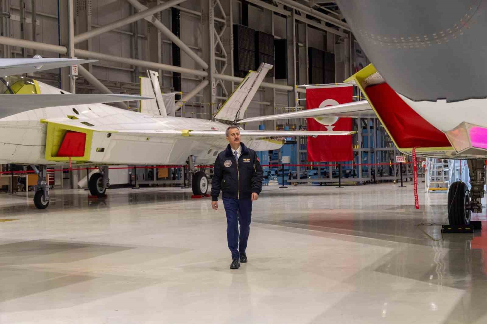 Savunma Sanayii Başkanı Görgün: "KAAN, kalkınma ve teknoloji hamlesi niteliği taşıyan stratejik bir projedir"
Savunma Sanayii Başkanı Görgün: "KAAN, kalkınma ve teknoloji hamlesi niteliği taşıyan stratejik bir projedir"