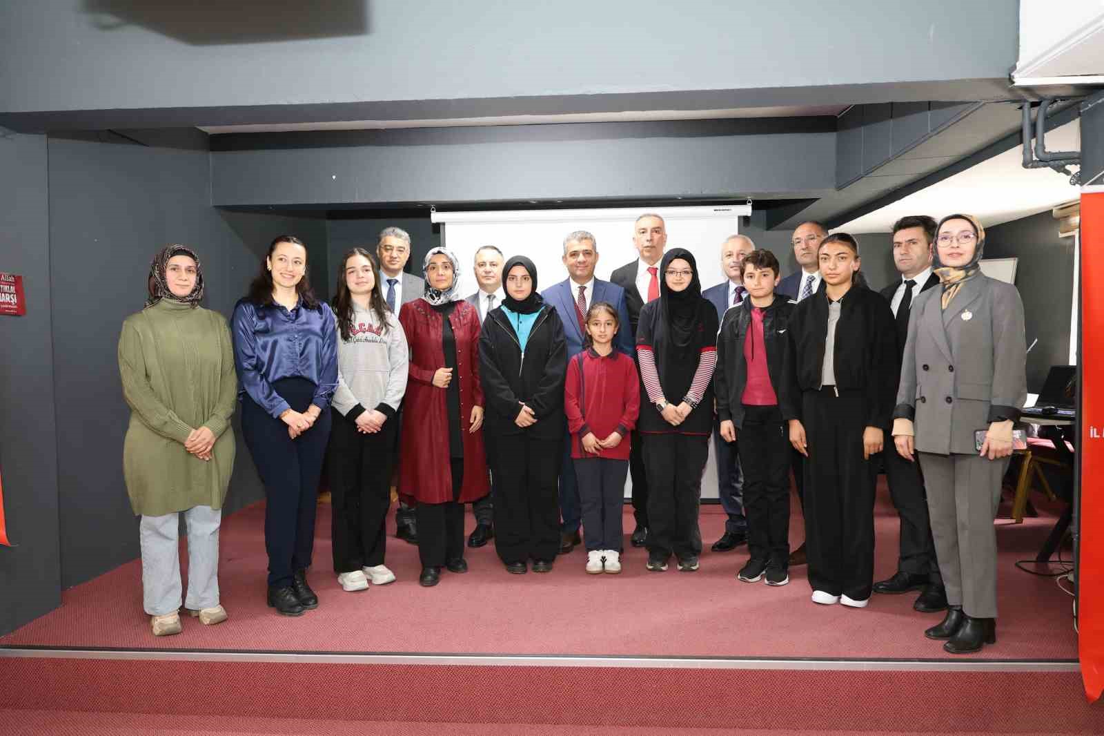 Savunmadan sanata: Genç tasarımlar ödül töreni
Savunmadan sanata: Genç tasarımlar ödül töreni