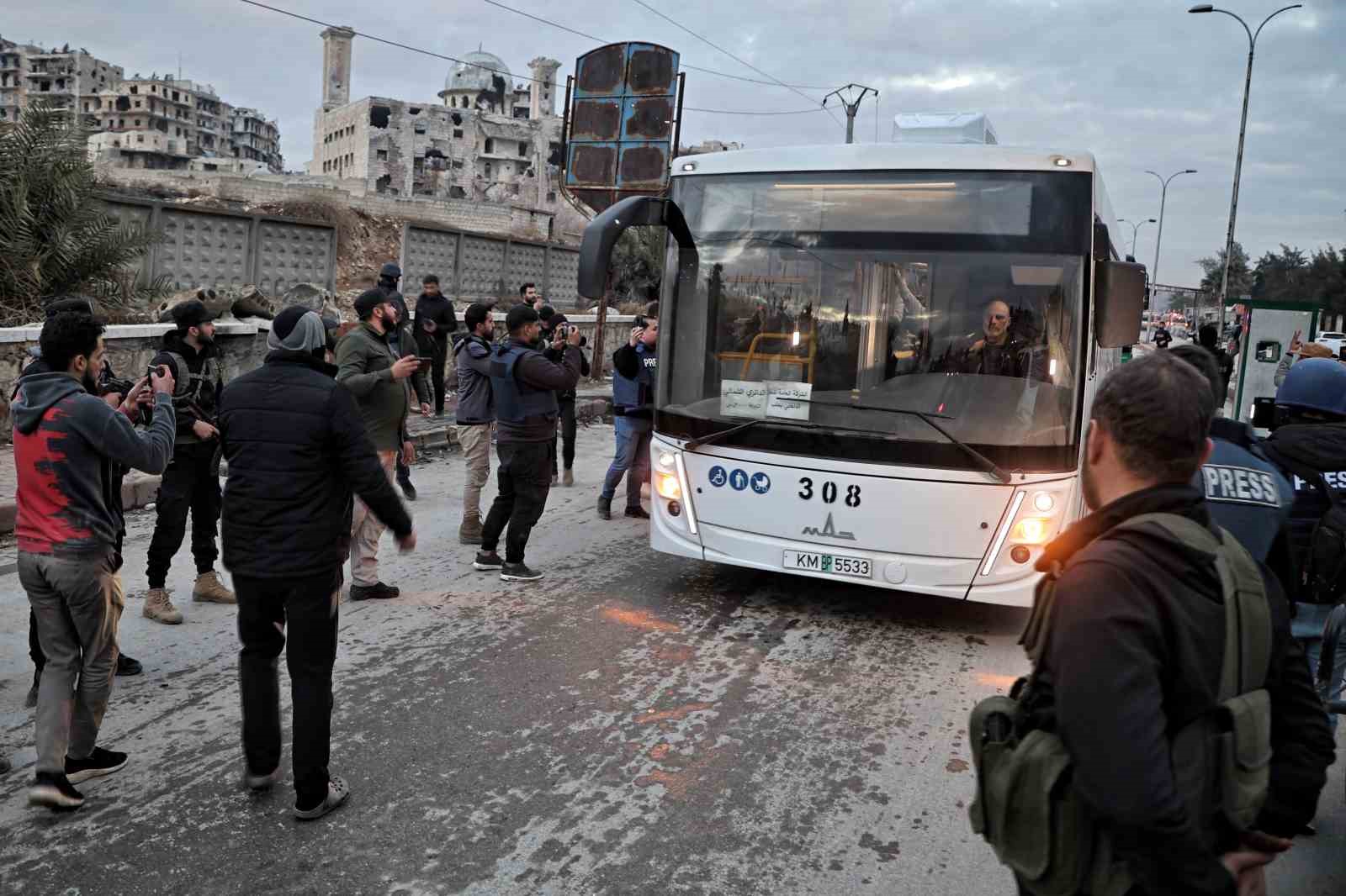 SDG’den kurtarılan Şeyh Maksud mahallesinden 400 terörist çıkarıldı
