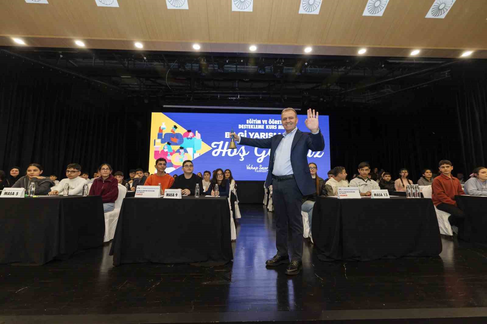 Seçer: "Mersin, eğitimli gençlerle daha da gelişecek"
Seçer: "Mersin, eğitimli gençlerle daha da gelişecek"
