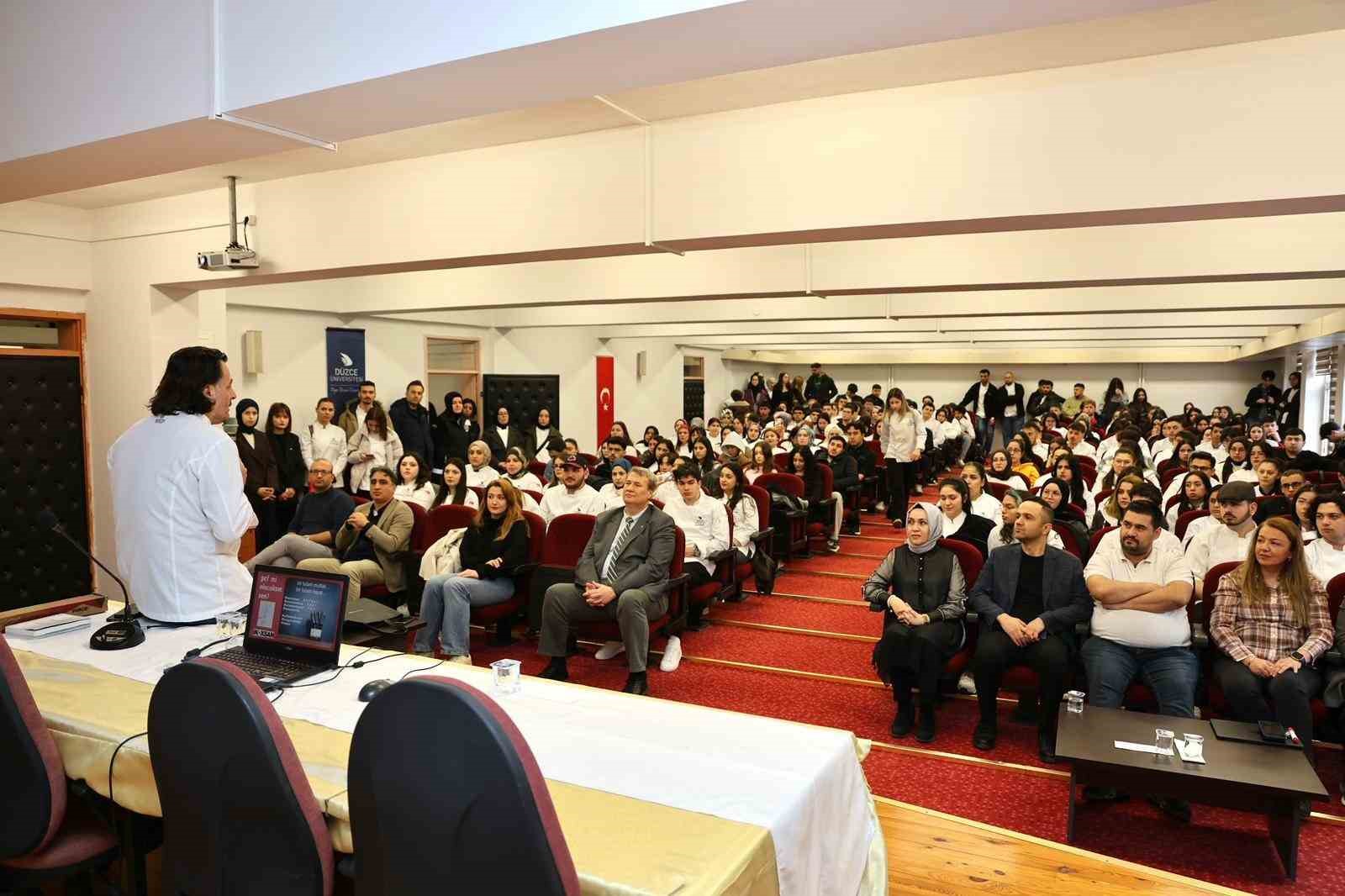 Şef Murat Aslan mesleğin şifrelerini paylaştı
Şef Murat Aslan mesleğin şifrelerini paylaştı