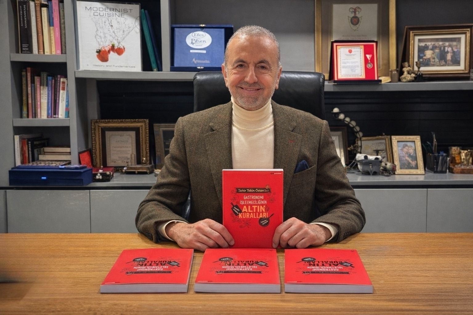 Şef Öztan’dan gastronomi işletmeciliğinin kuralları ile ilgili kitap
