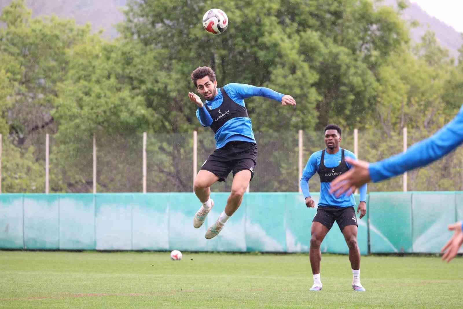 Sefer Yılmaz: "İnşallah ligin sonu Süper Lig olacak"
Sefer Yılmaz: "İnşallah ligin sonu Süper Lig olacak"