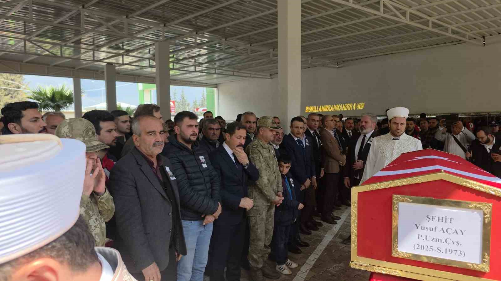 Şehidi, annesi ve kız kardeşleri gözyaşları içerisinde son yolculuğuna uğurladı
