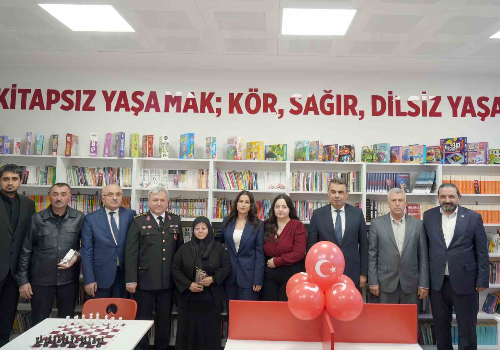 Şehidin adı köy okulundaki kütüphaneye verildi, ailesi gözyaşlarına hakim olamadı
