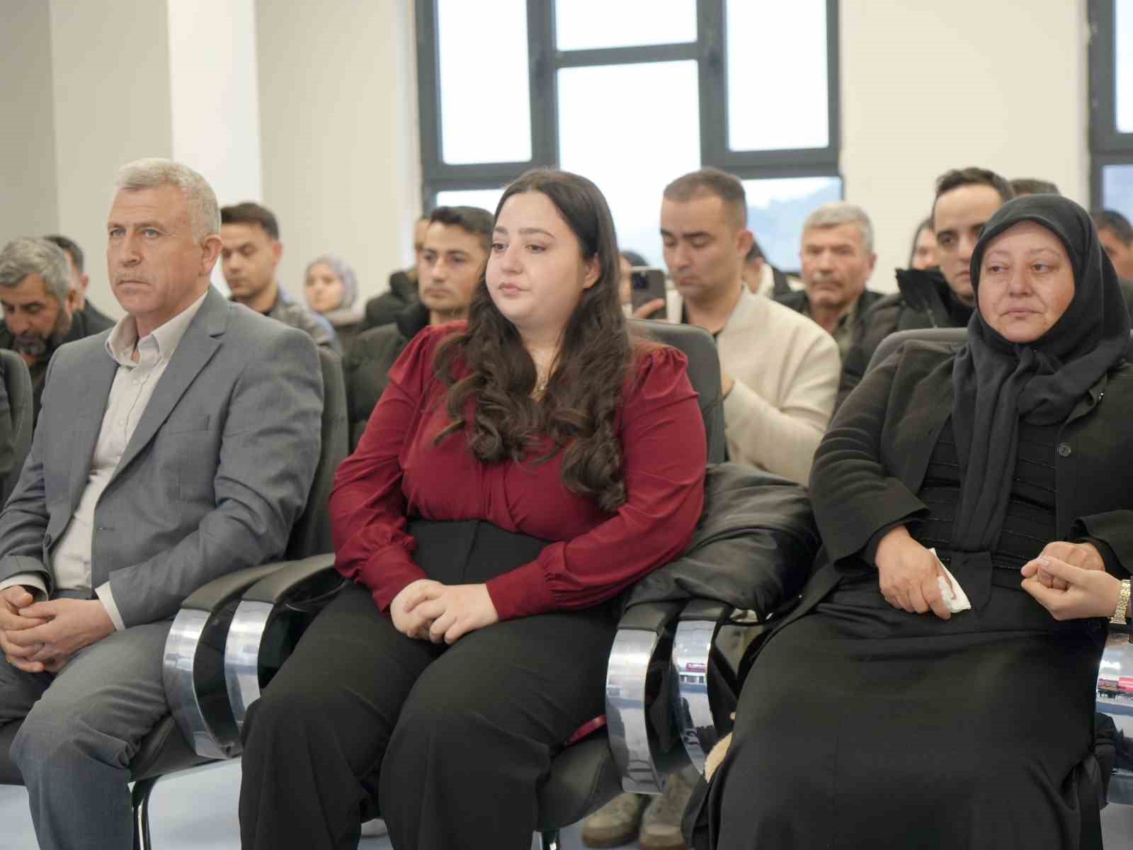 Şehidin adı köy okulundaki kütüphaneye verildi, ailesi gözyaşlarına hakim olamadı
