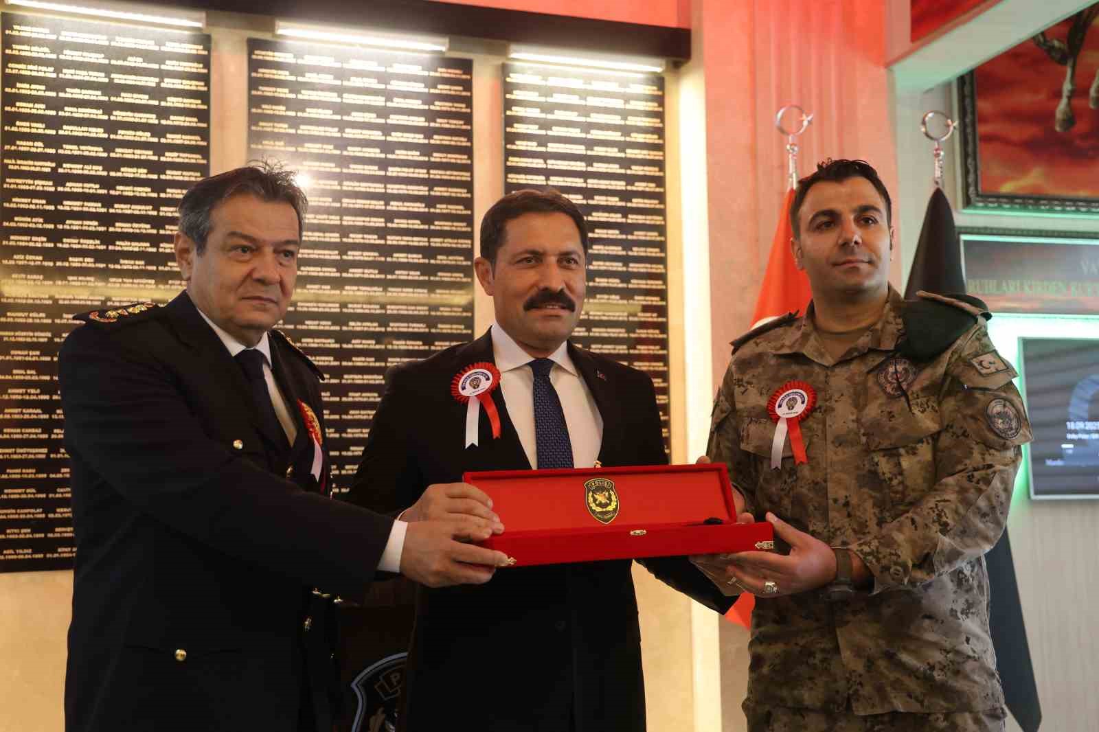 Şehidin kızı PÖH üniformasıyla babasının izinden gidiyor
