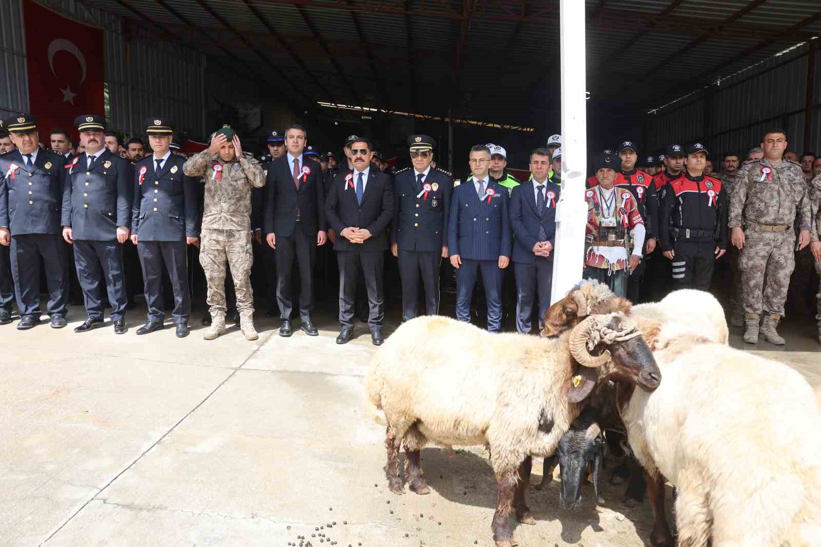 Şehidin kızı PÖH üniformasıyla babasının izinden gidiyor
