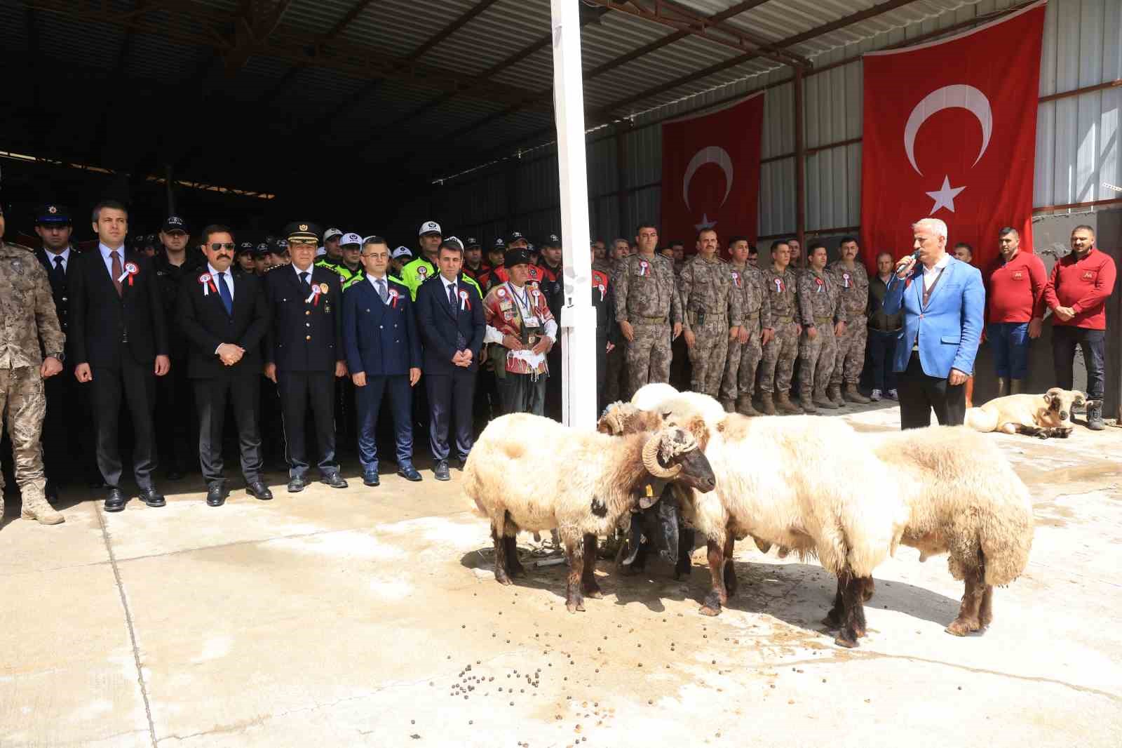 Şehidin kızı PÖH üniformasıyla babasının izinden gidiyor
