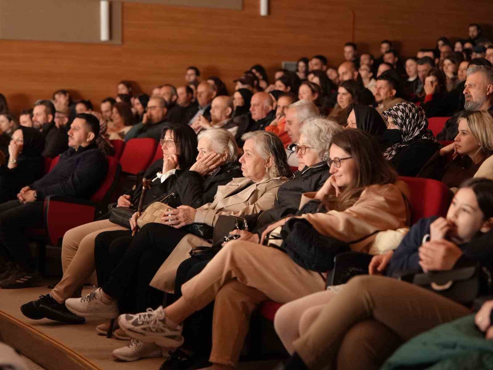 Şehir tiyatroları "Bugün git, yarın gel" oyunu ile perdelerini açtı
