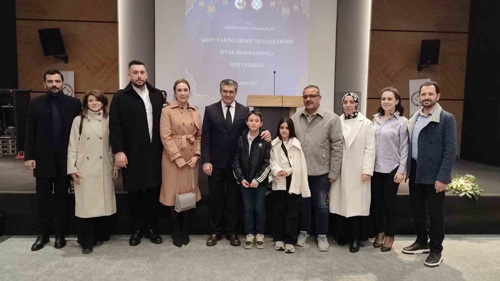 Şehit aileleri ve gaziler için iftar yemeği düzenlendi
Şehit aileleri ve gaziler için iftar yemeği düzenlendi