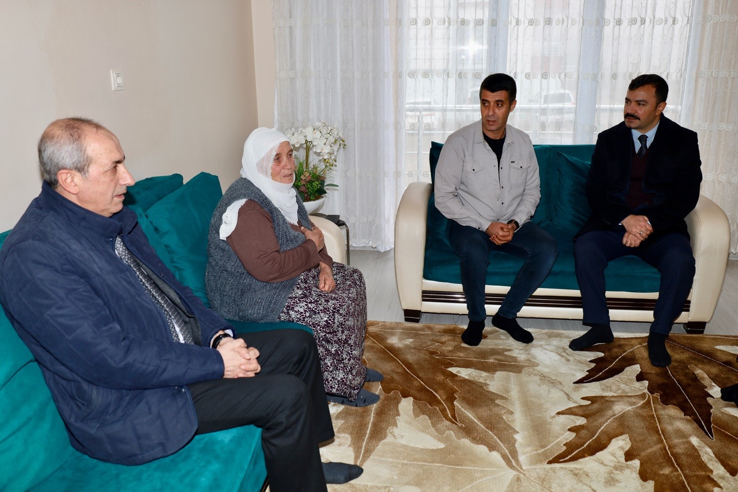 Şehit ailelerine anlamlı ziyaret
