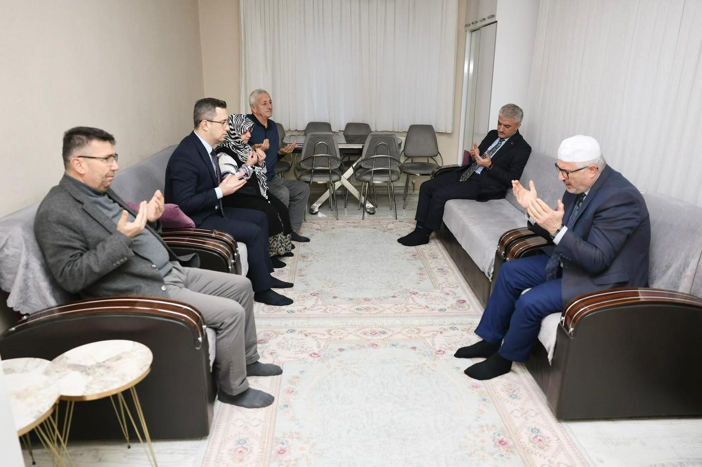 Şehit ailelerini yalnız bırakmıyor
