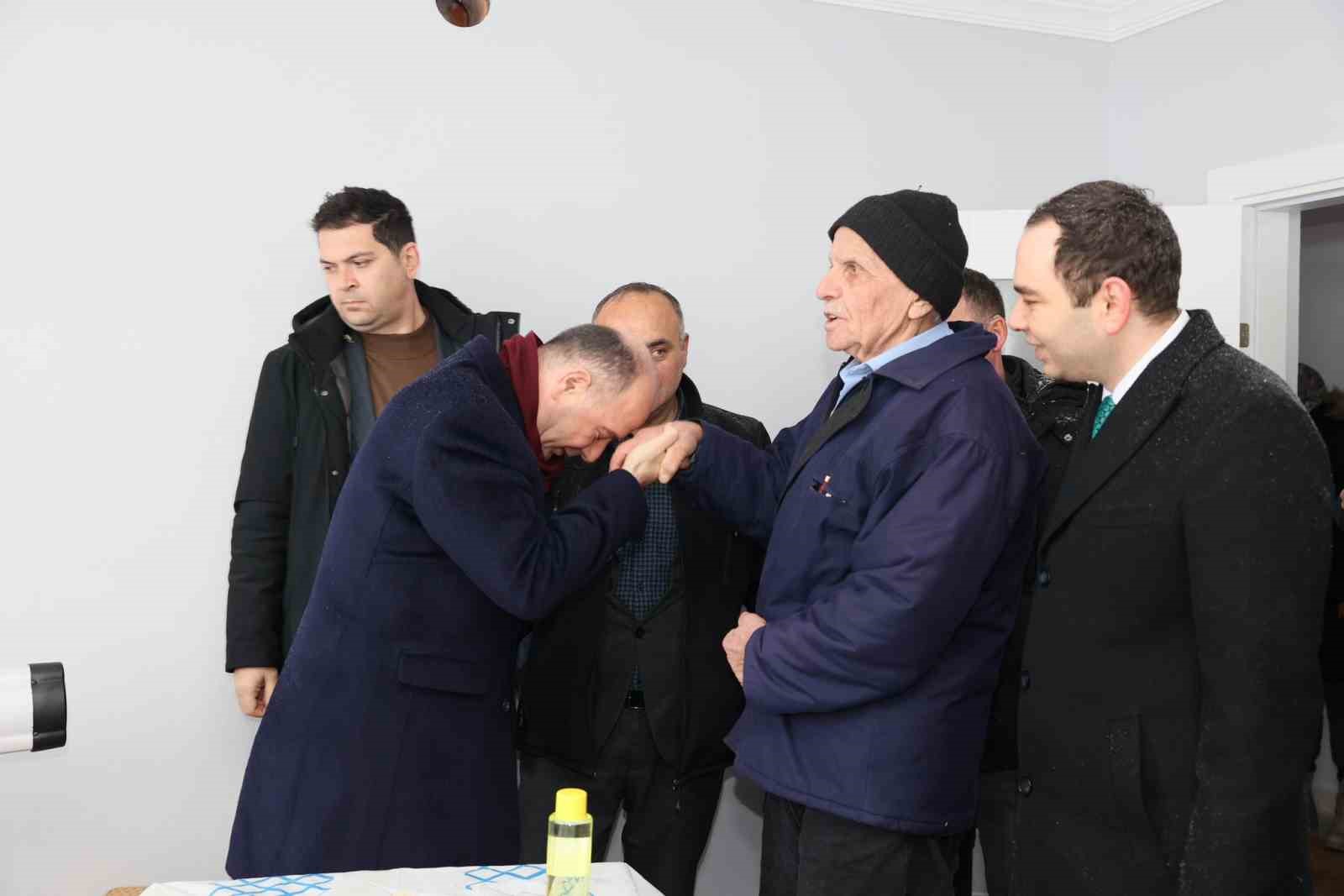 Şehit ailesi harabe köy evinden kurtuldu, yeni yuvalarına kavuştu
