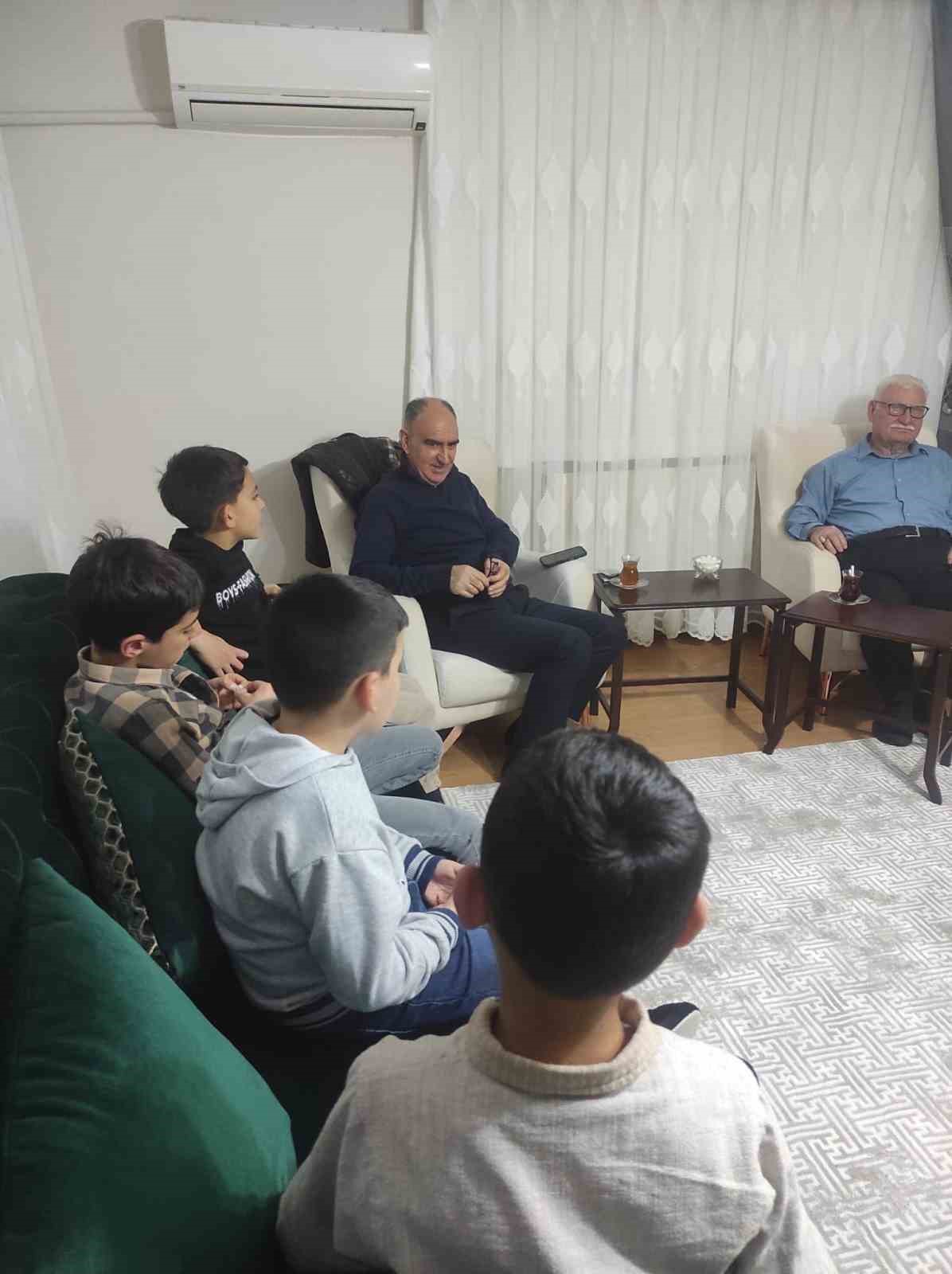 Şehit ailesi ile devlet korumasındaki çocuklar aynı sofrada buluştu
