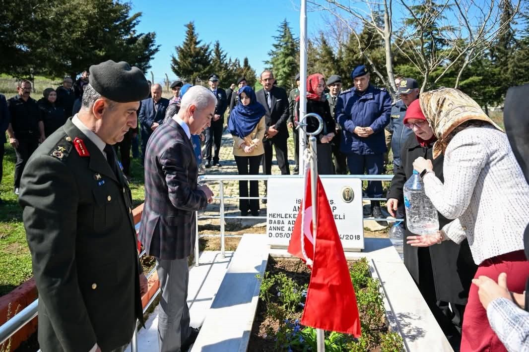 Şehit Anıl Yalap, şehadetinin 8. yılında dualarla anıldı
