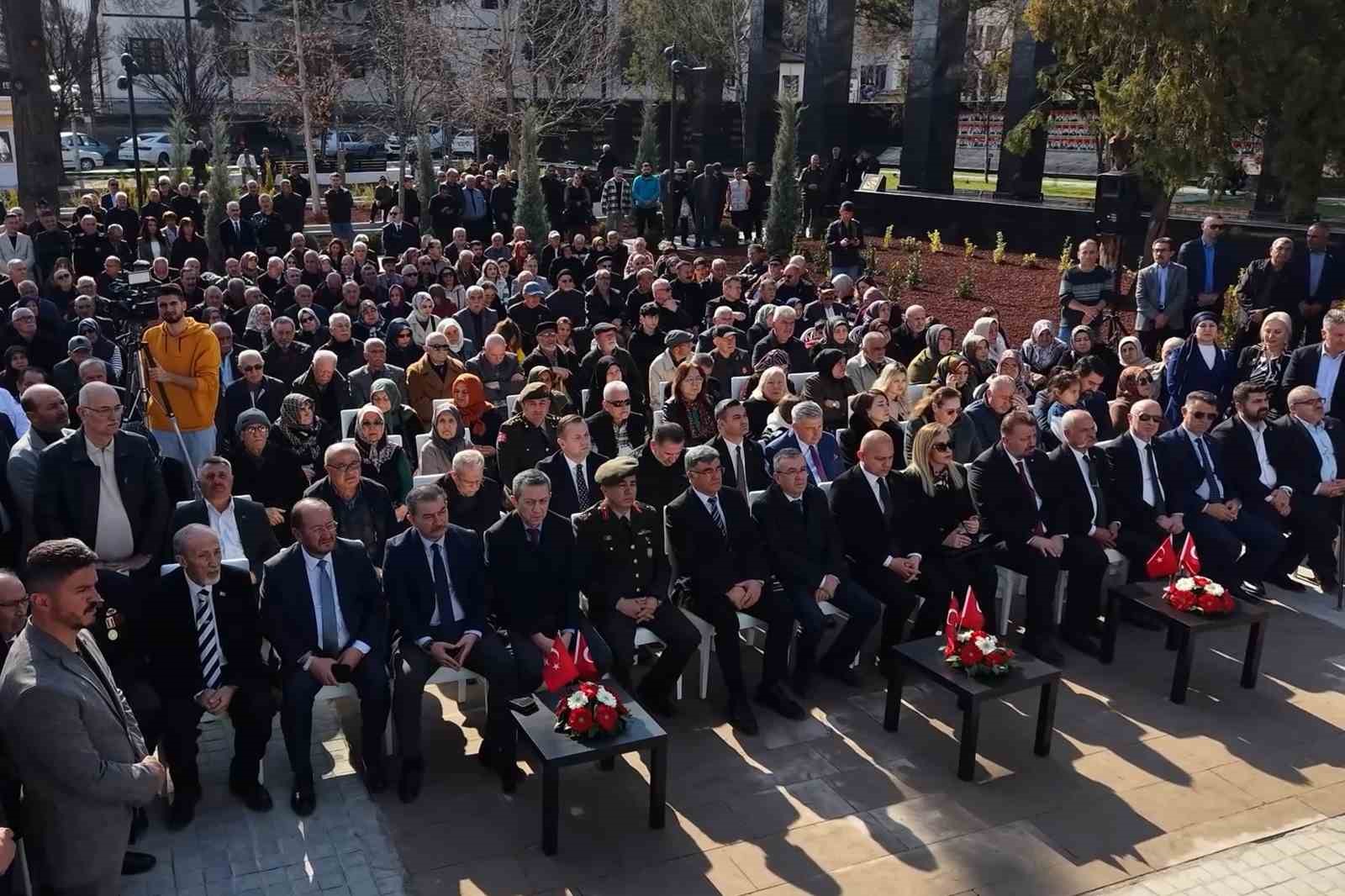 Şehit annelerinin evlat özlemi yürekleri dağladı: Fotoğraflarına bakıp dua ettiler
