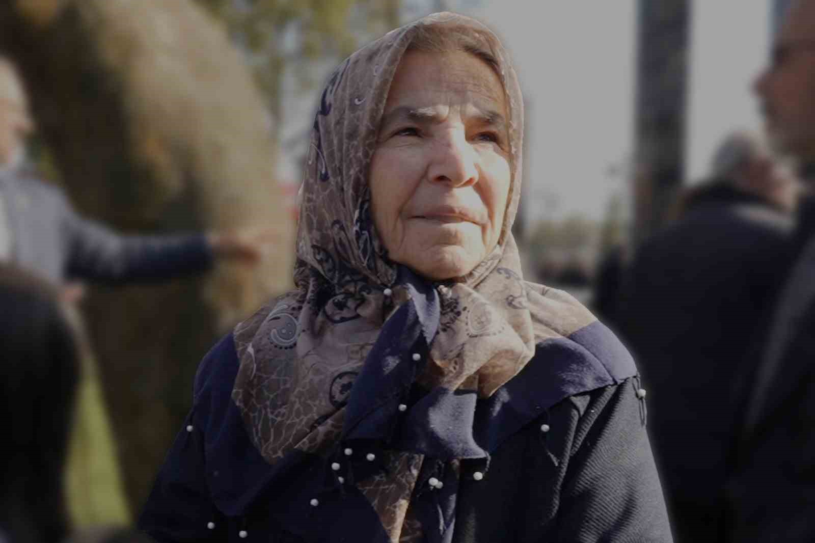 Şehit annelerinin evlat özlemi yürekleri dağladı: Fotoğraflarına bakıp dua ettiler
