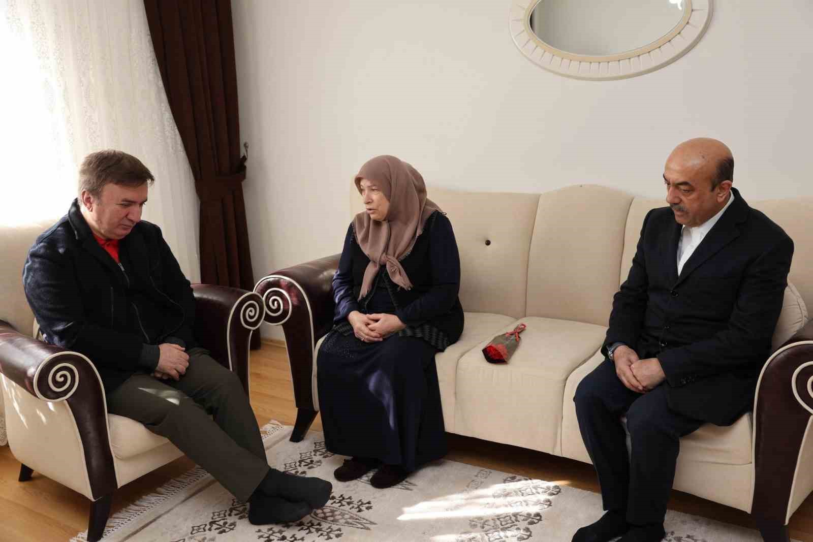 Şehit annesine 8 Mart ziyareti
