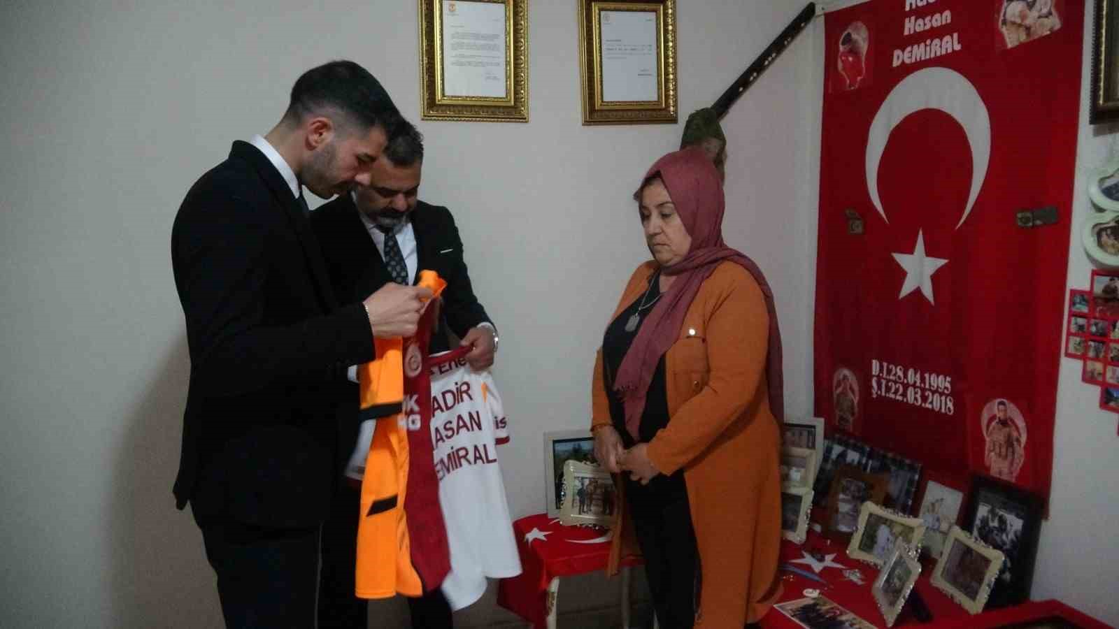 Şehit annesinin Galatasaray forması isteği yerine getirildi
