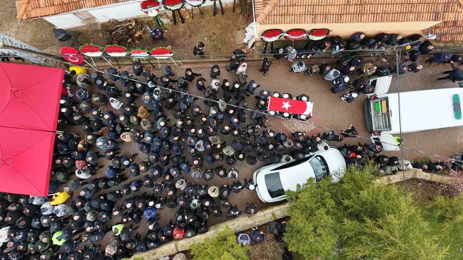 Şehit babaya son dokunuş: Yürek yakan veda
