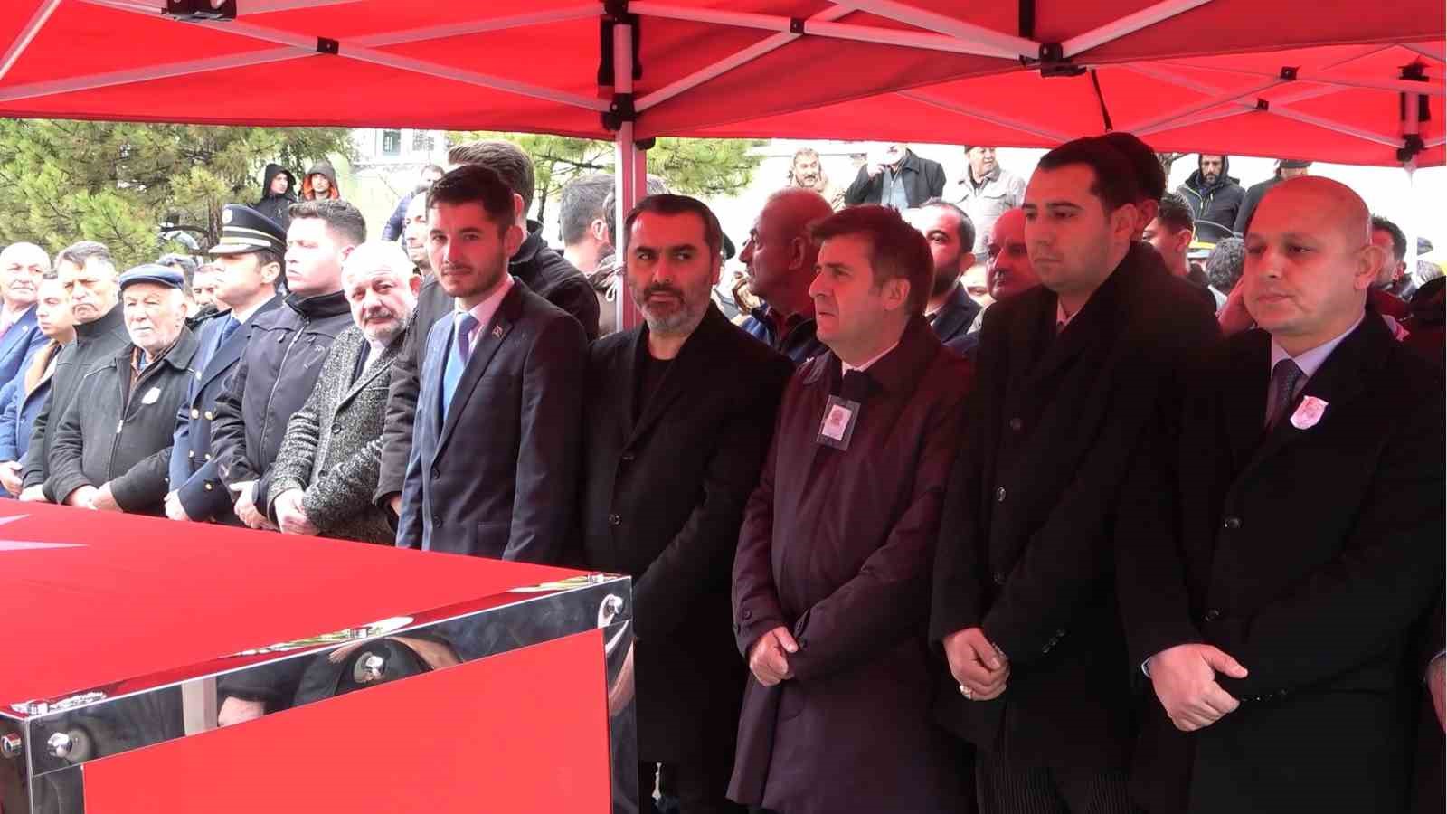 Şehit babaya son dokunuş: Yürek yakan veda
