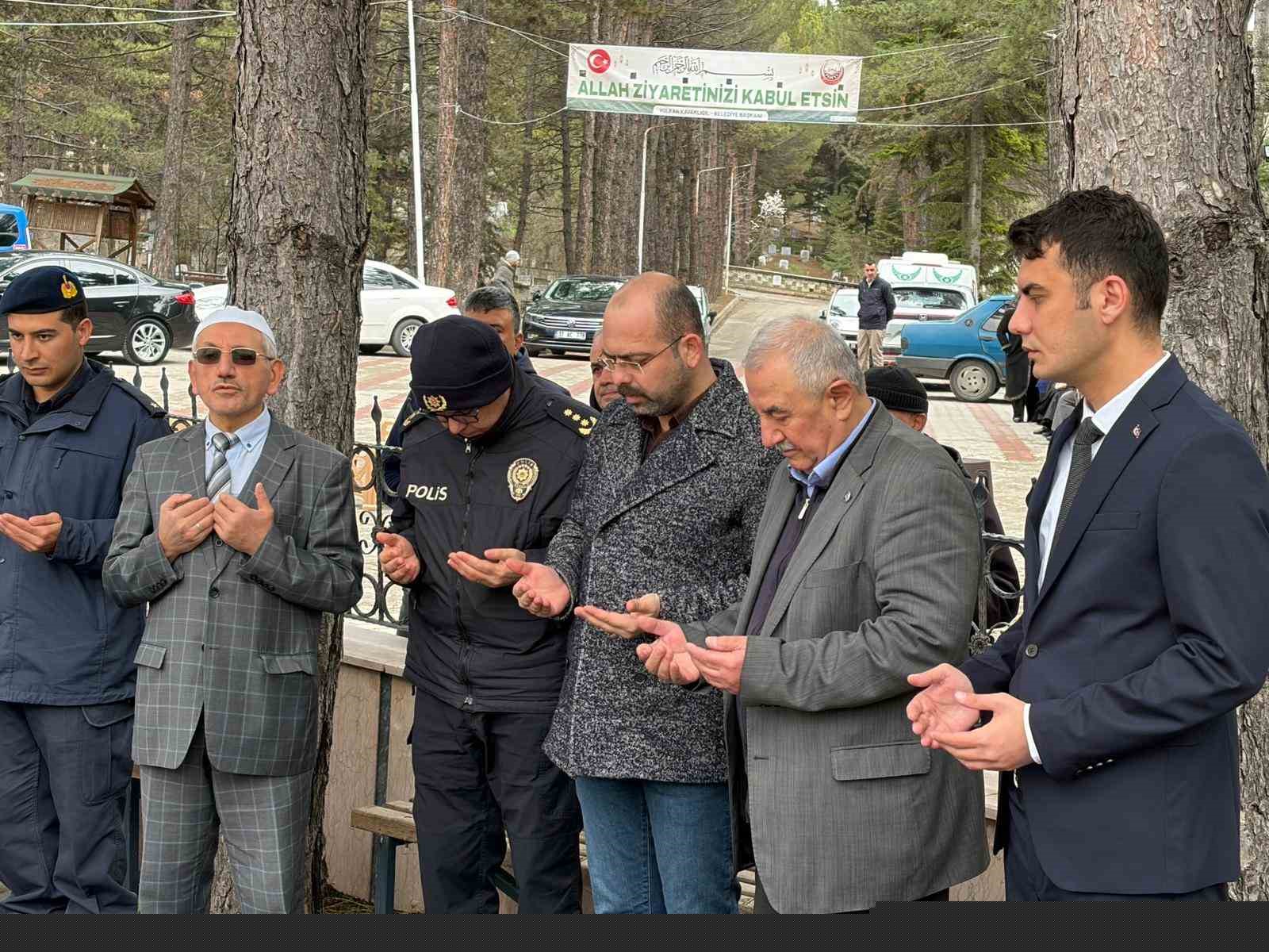 Şehit Hava Pilot Teğmen Yavuz Eracar kabri başında anıldı
