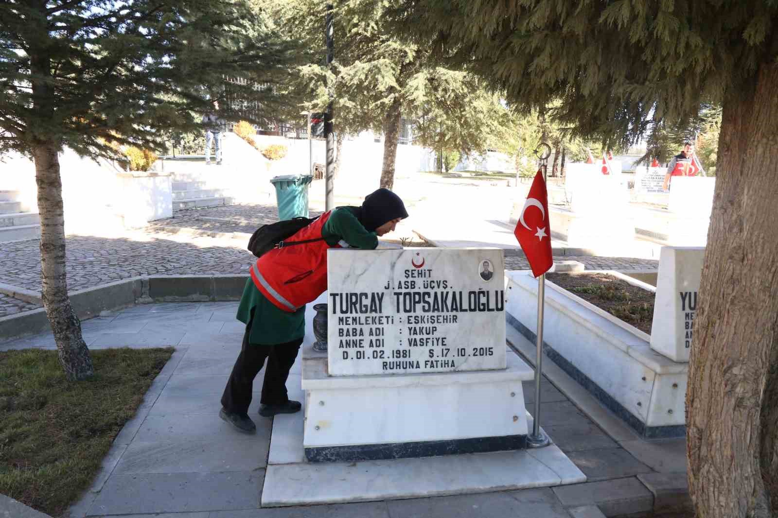 Şehit kabirleri bayram ve anma gününe hazır
