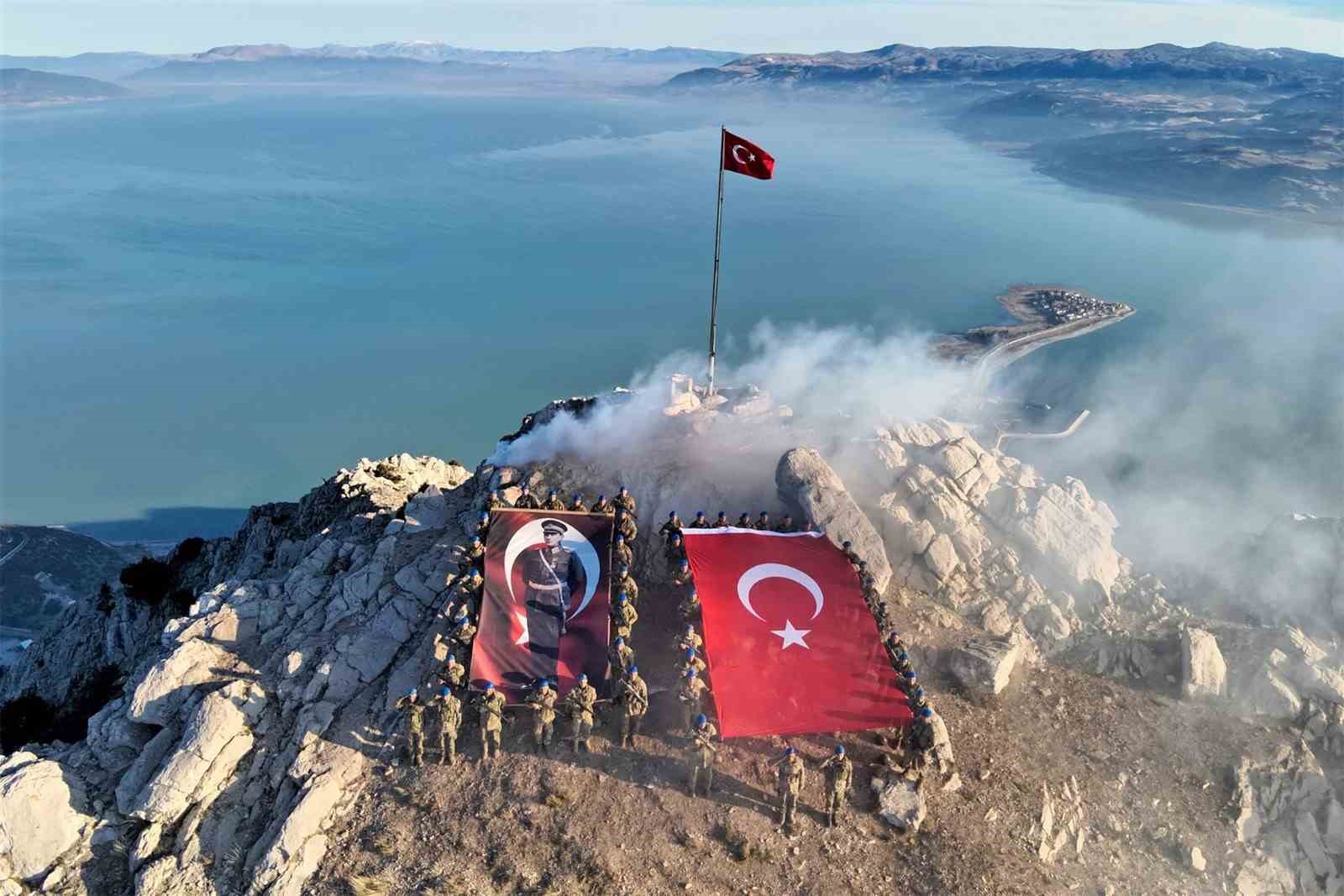 Şehit Ömer Tunçbilek şehadetinin yıl dönümünde dualarla anıldı
Şehit Ömer Tunçbilek şehadetinin yıl dönümünde dualarla anıldı