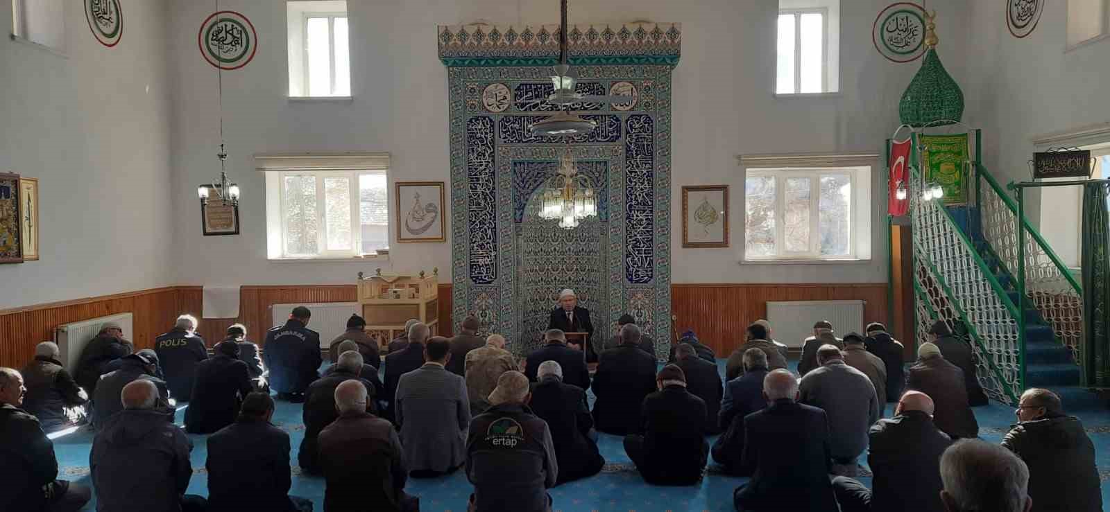 Şehit Ömer Tunçbilek şehadetinin yıl dönümünde dualarla anıldı
Şehit Ömer Tunçbilek şehadetinin yıl dönümünde dualarla anıldı