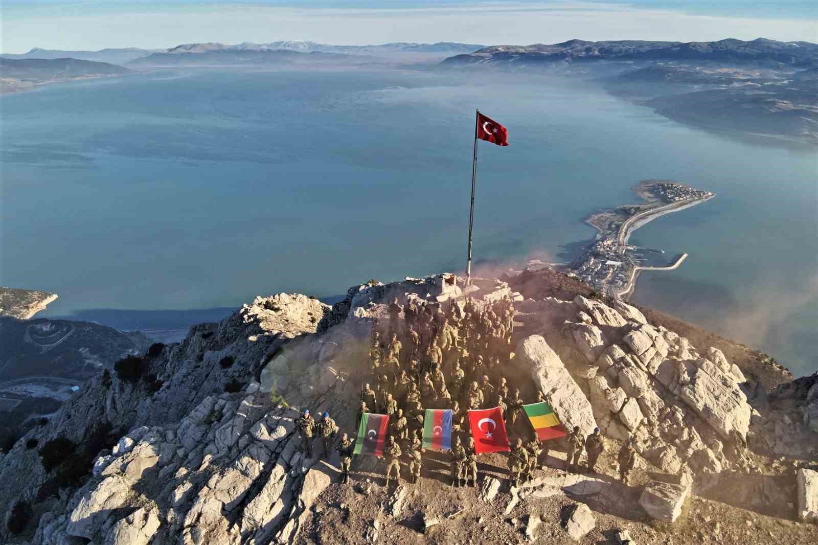 Şehit Ömer Tunçbilek şehadetinin yıl dönümünde dualarla anıldı
Şehit Ömer Tunçbilek şehadetinin yıl dönümünde dualarla anıldı