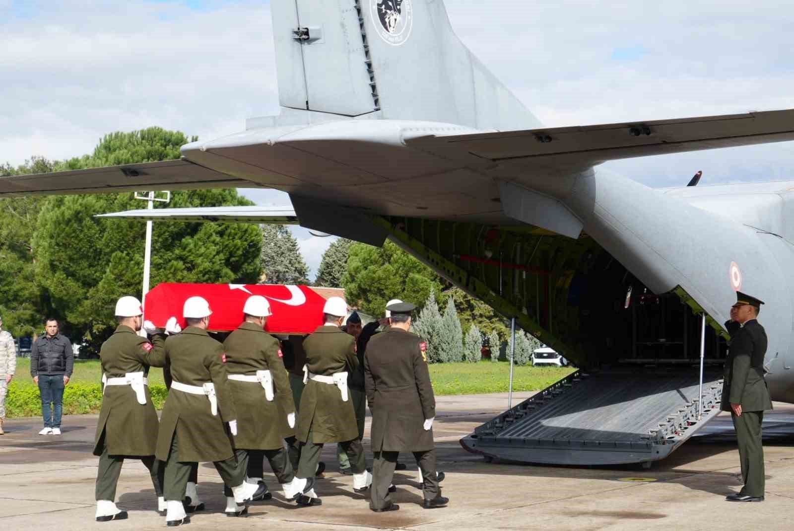 Şehit Pilot Binbaşı İbrahim Bolat İzmir’de son yolculuğuna uğurlandı
