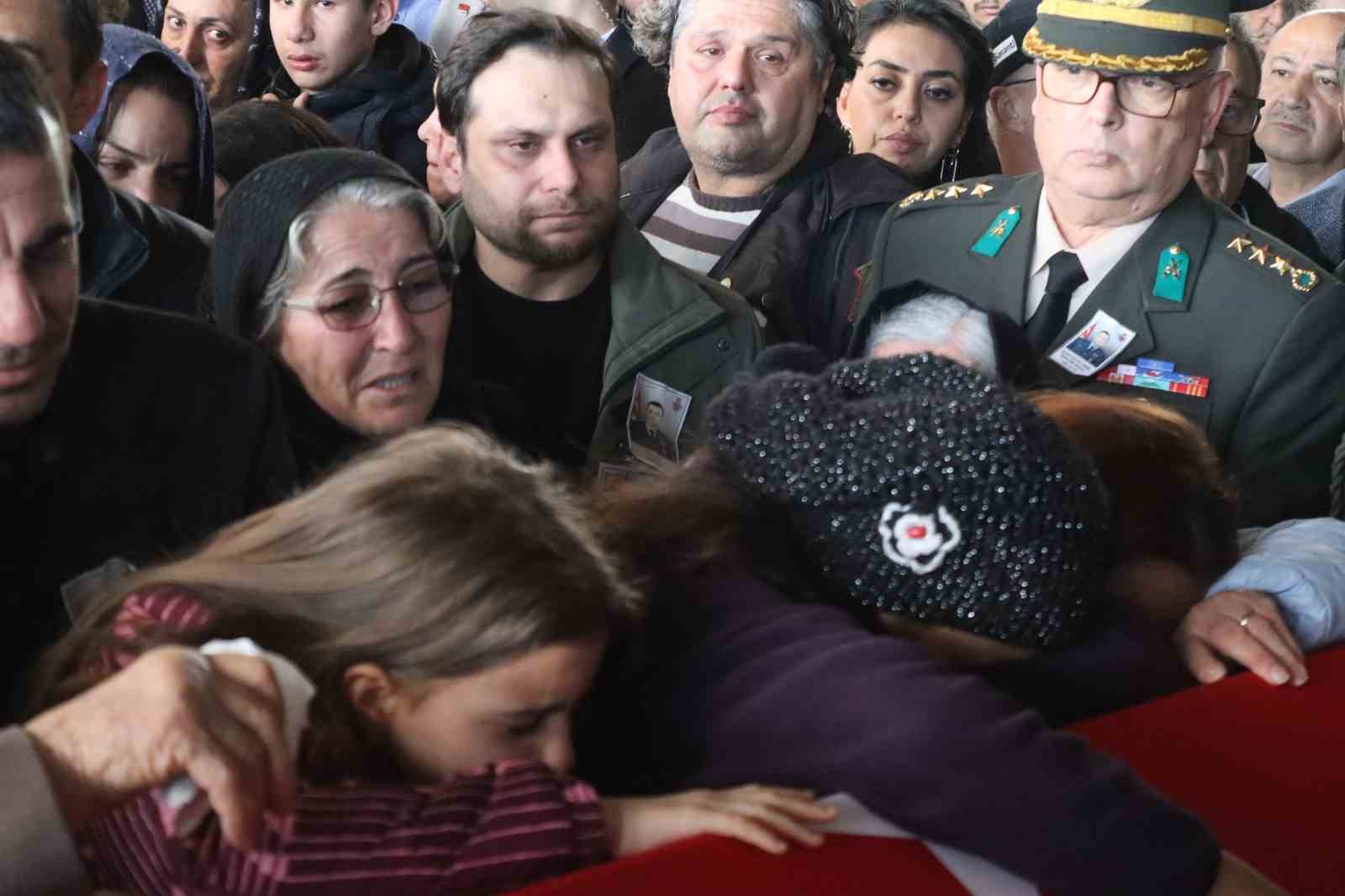 Şehit Pilot Binbaşı İbrahim Bolat İzmir’de son yolculuğuna uğurlandı
