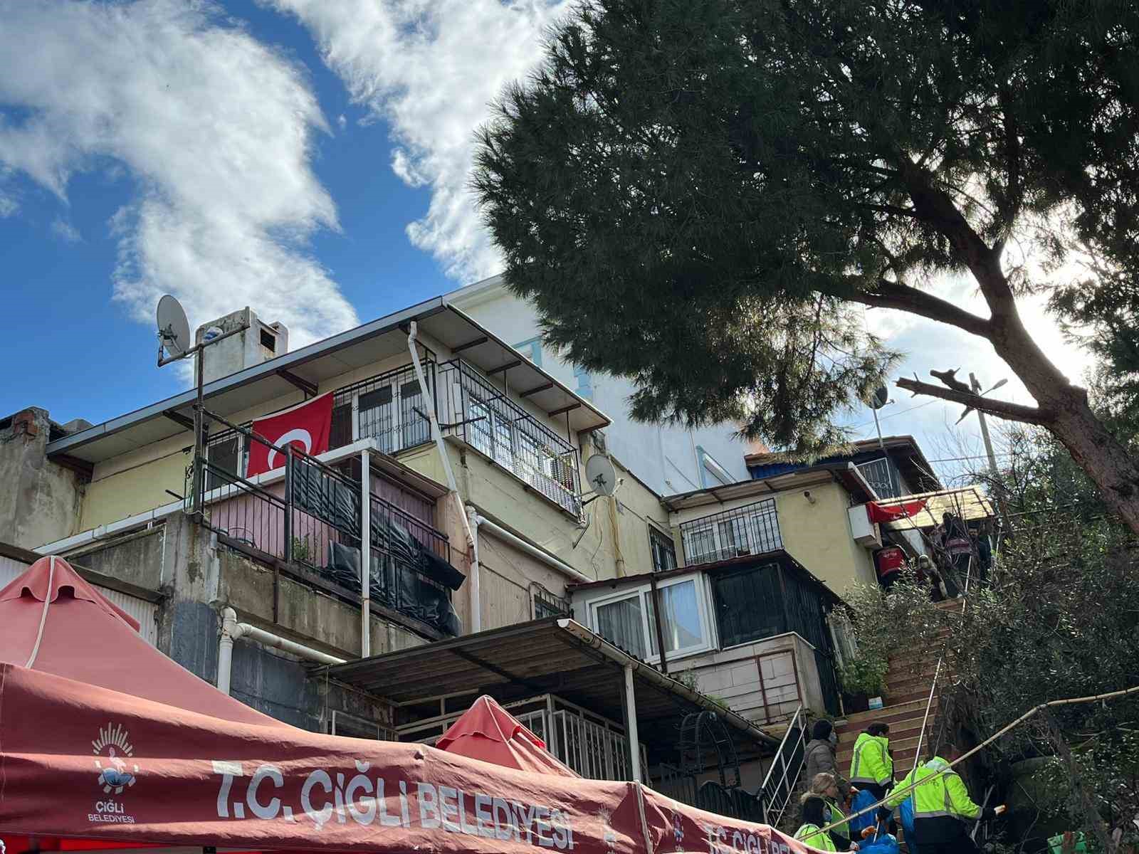 Şehit pilotun İzmir’deki evinde yas
Şehit pilotun İzmir’deki evinde yas