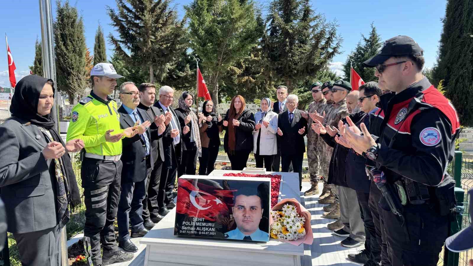 Şehit polis memurları dualarla anıldı
