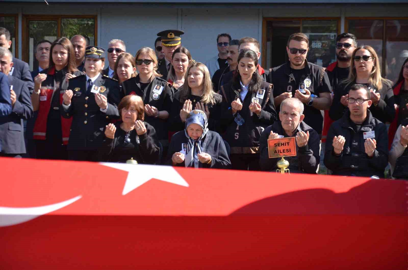 Şehit Polis Serkan Hızlı, İzmir’den dualarla uğurlandı
