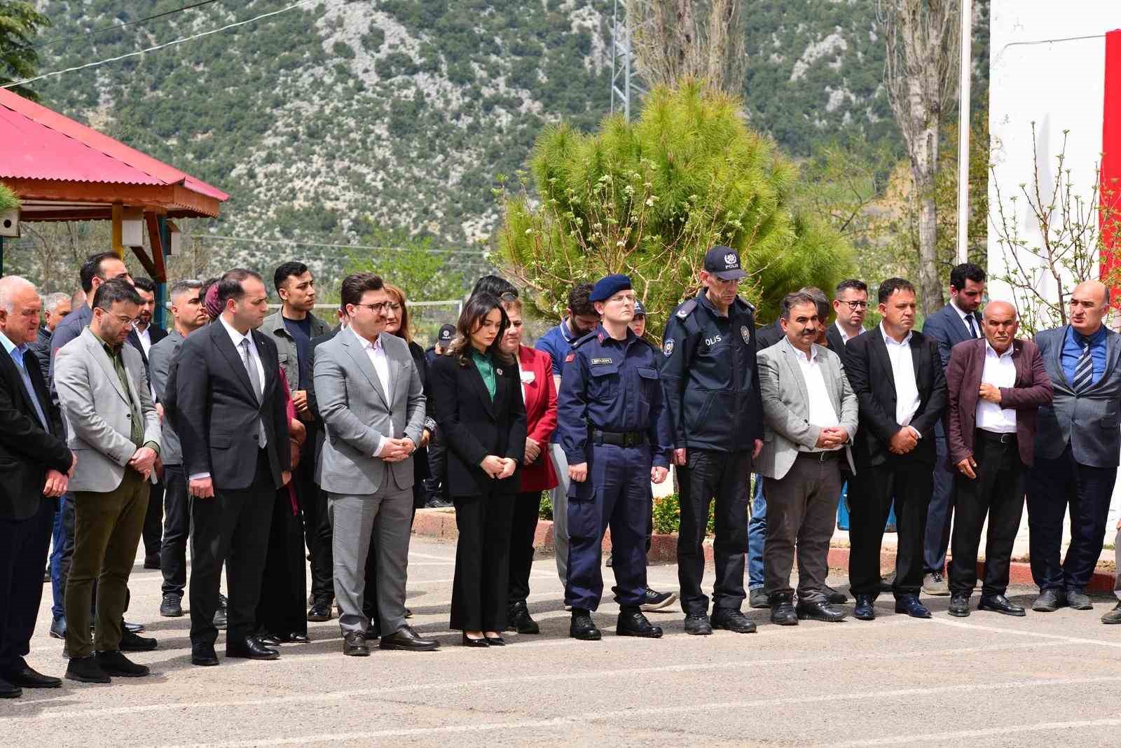 Şehit polisin adı memleketi Feke’de okula verildi
