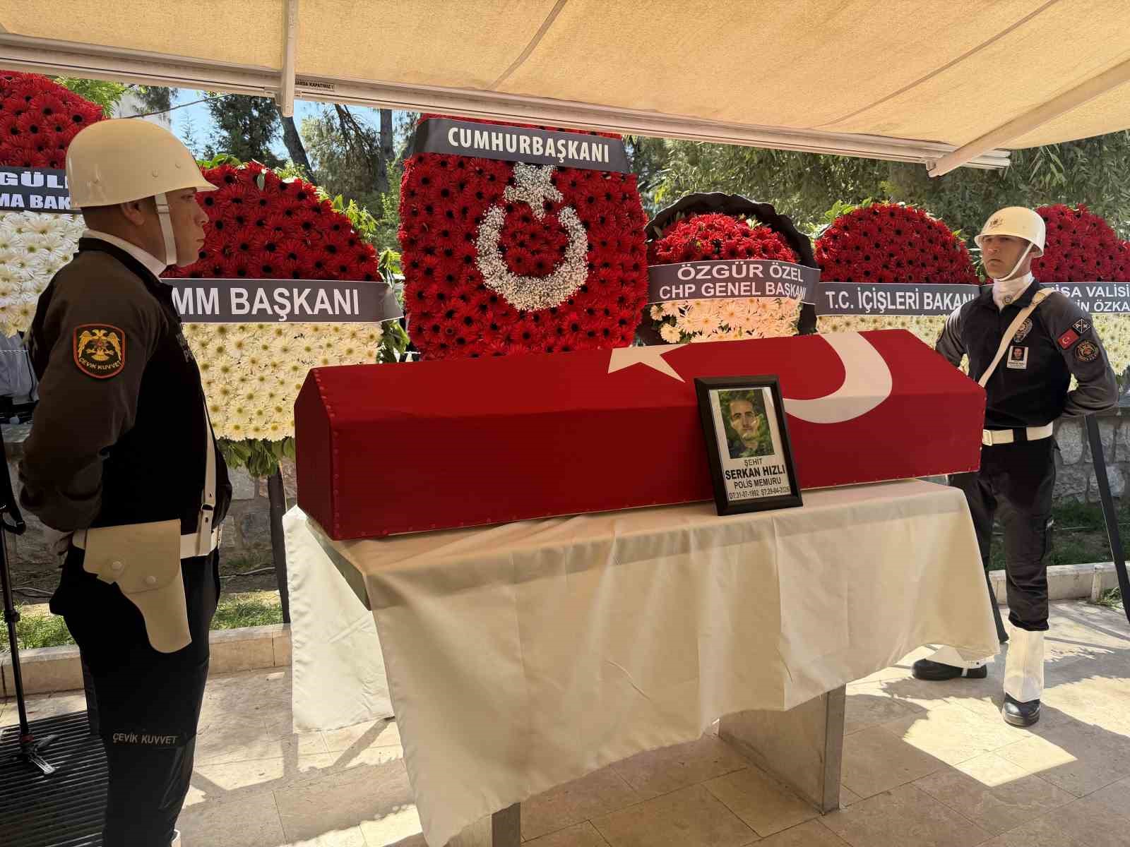 Şehit polisin cenazesinde gözyaşları sel oldu
