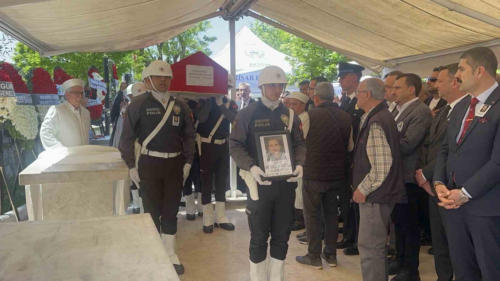 Şehit polisin cenazesinde gözyaşları sel oldu
