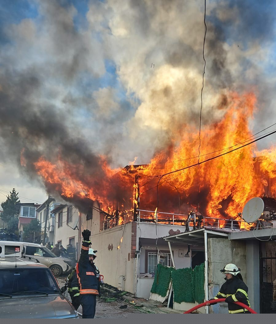 Şehit polislerin katili DEAŞ’lı teröristin dijital izleri Kocaeli’deki şüphelilere uzandı
