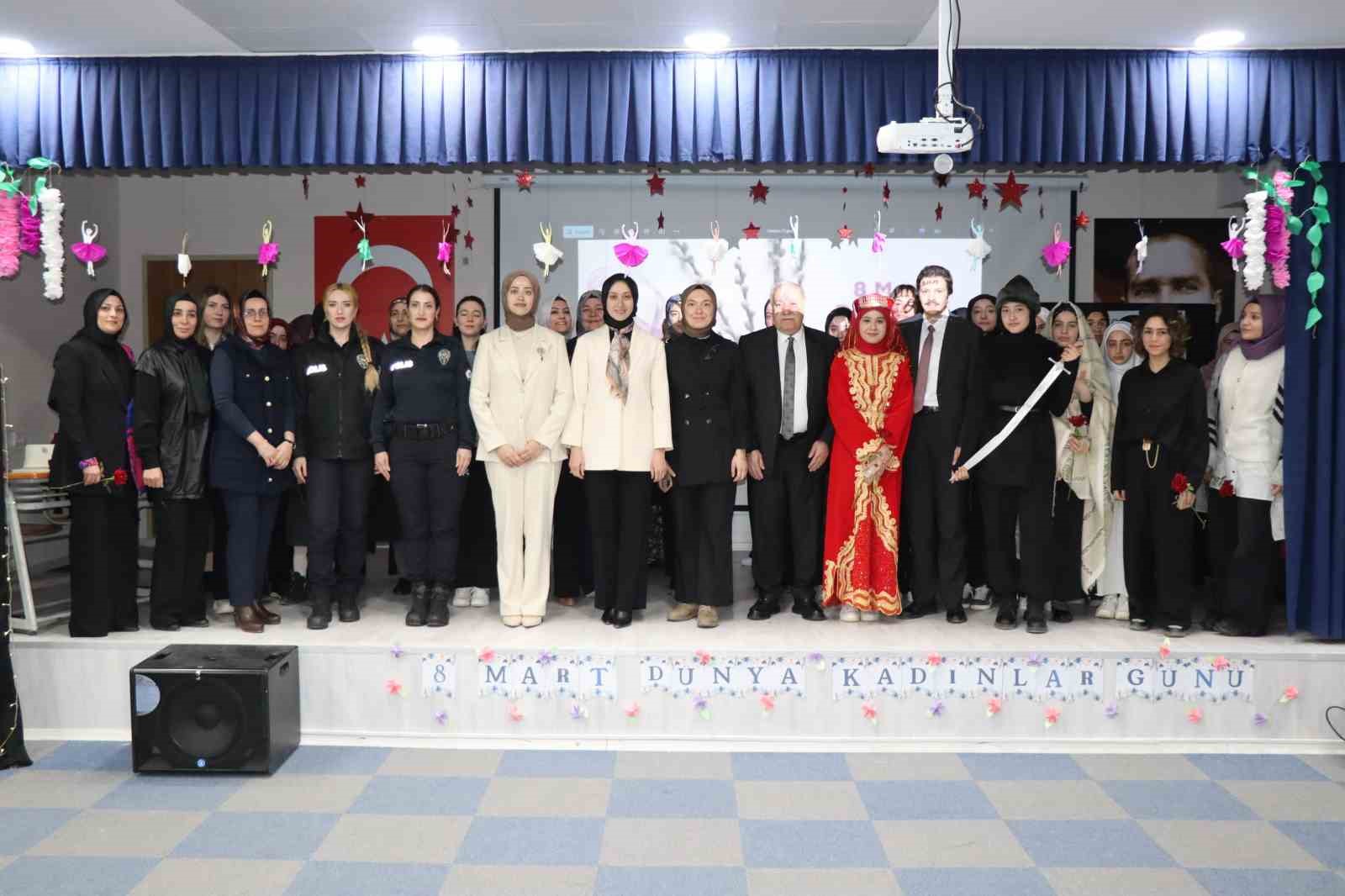 Şehit Recep Gündüz Anadolu İmam Hatip Lisesi’nden 8 Mart Dünya Kadınlar Günü programı
