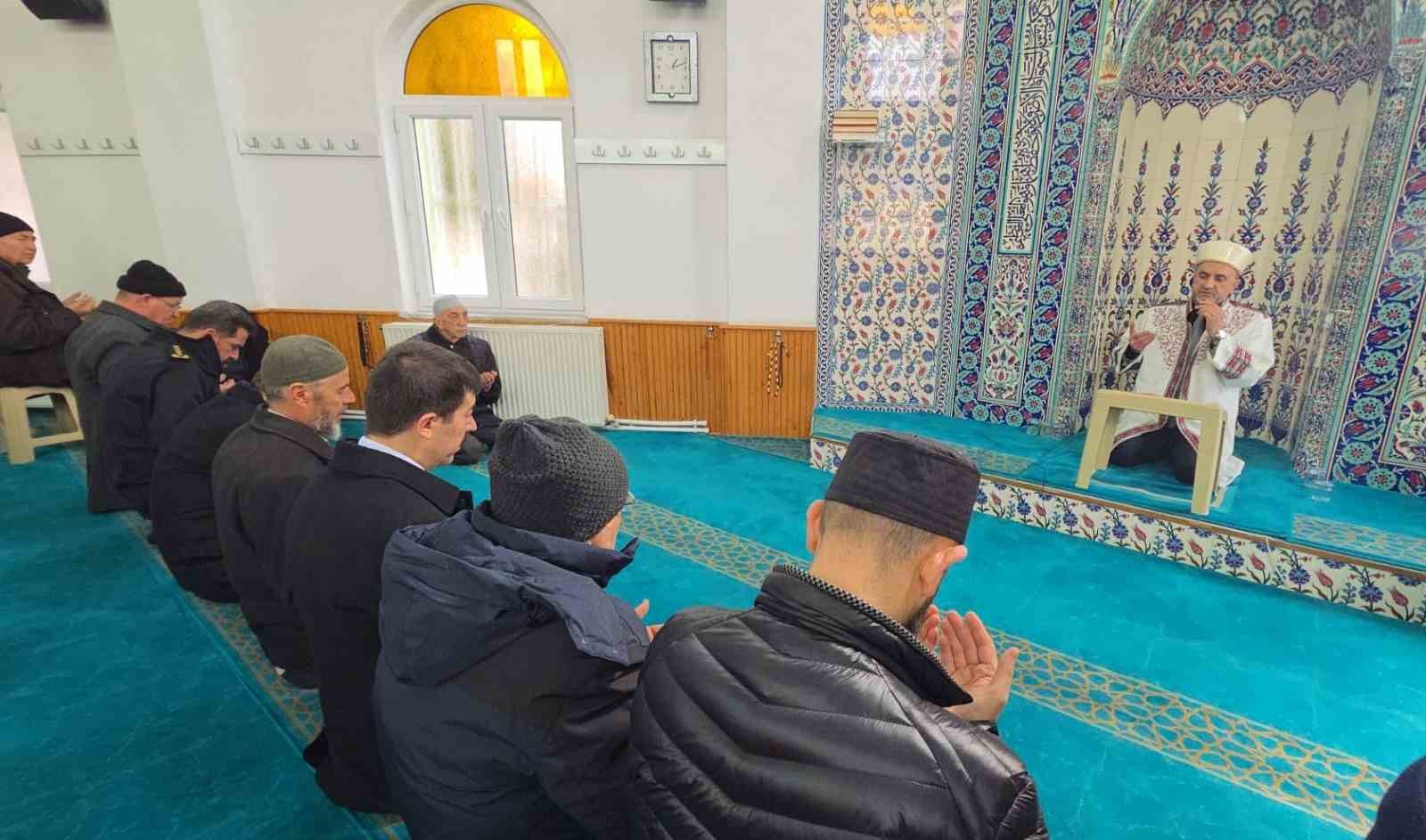 Şehit Uzman Çavuş Selman Çelik, şahadetinin 9. yılında memleketi Kütahya’da dualarla anıldı
Şehit Uzman Çavuş Selman Çelik, şahadetinin 9. yılında memleketi Kütahya’da dualarla anıldı