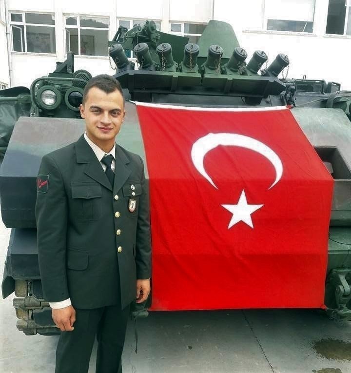 Şehit Uzman Çavuş Selman Çelik, şahadetinin 9. yılında memleketi Kütahya’da dualarla anıldı
Şehit Uzman Çavuş Selman Çelik, şahadetinin 9. yılında memleketi Kütahya’da dualarla anıldı