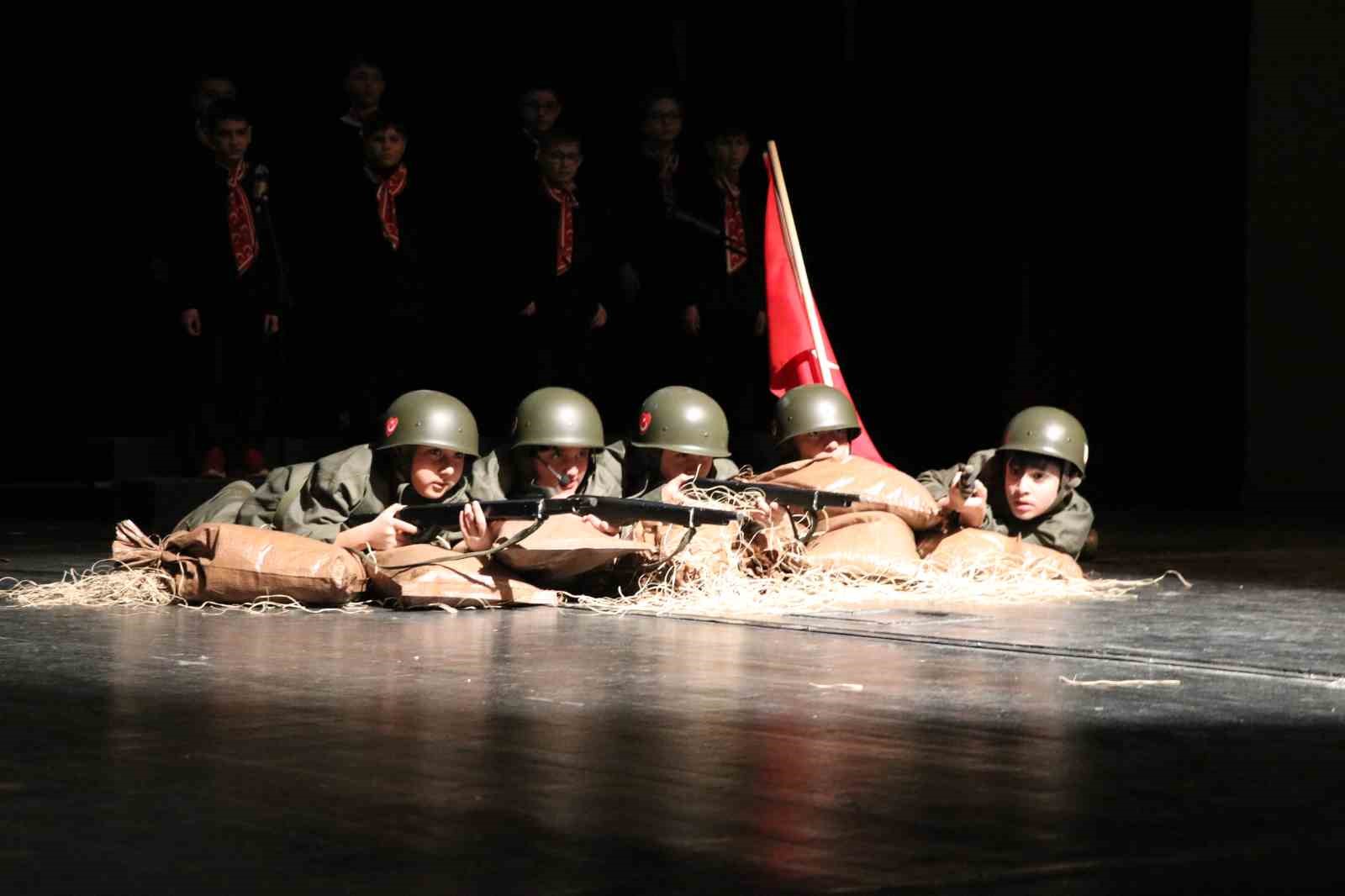 Şehit ve gazi yakınlarının yaptığı el emeği tablolar sergilendi
