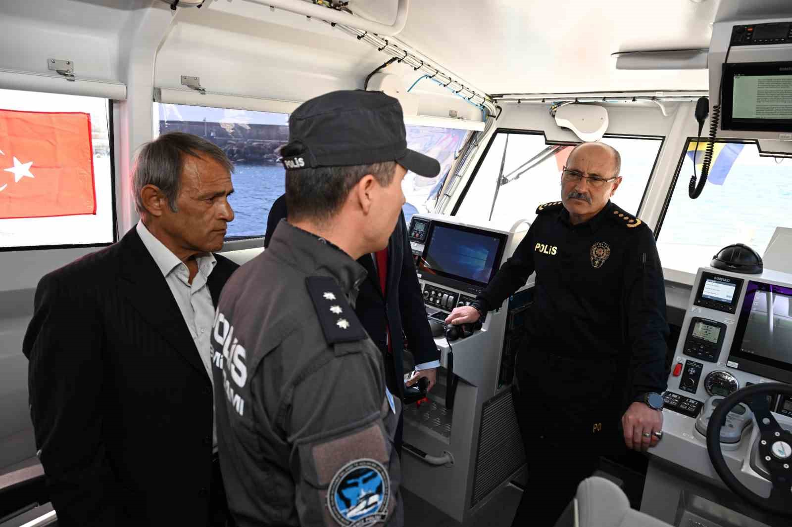 Şehit Veysel Özkayacan’ın adı verilen karakol botu mavi vatanda göreve başladı
