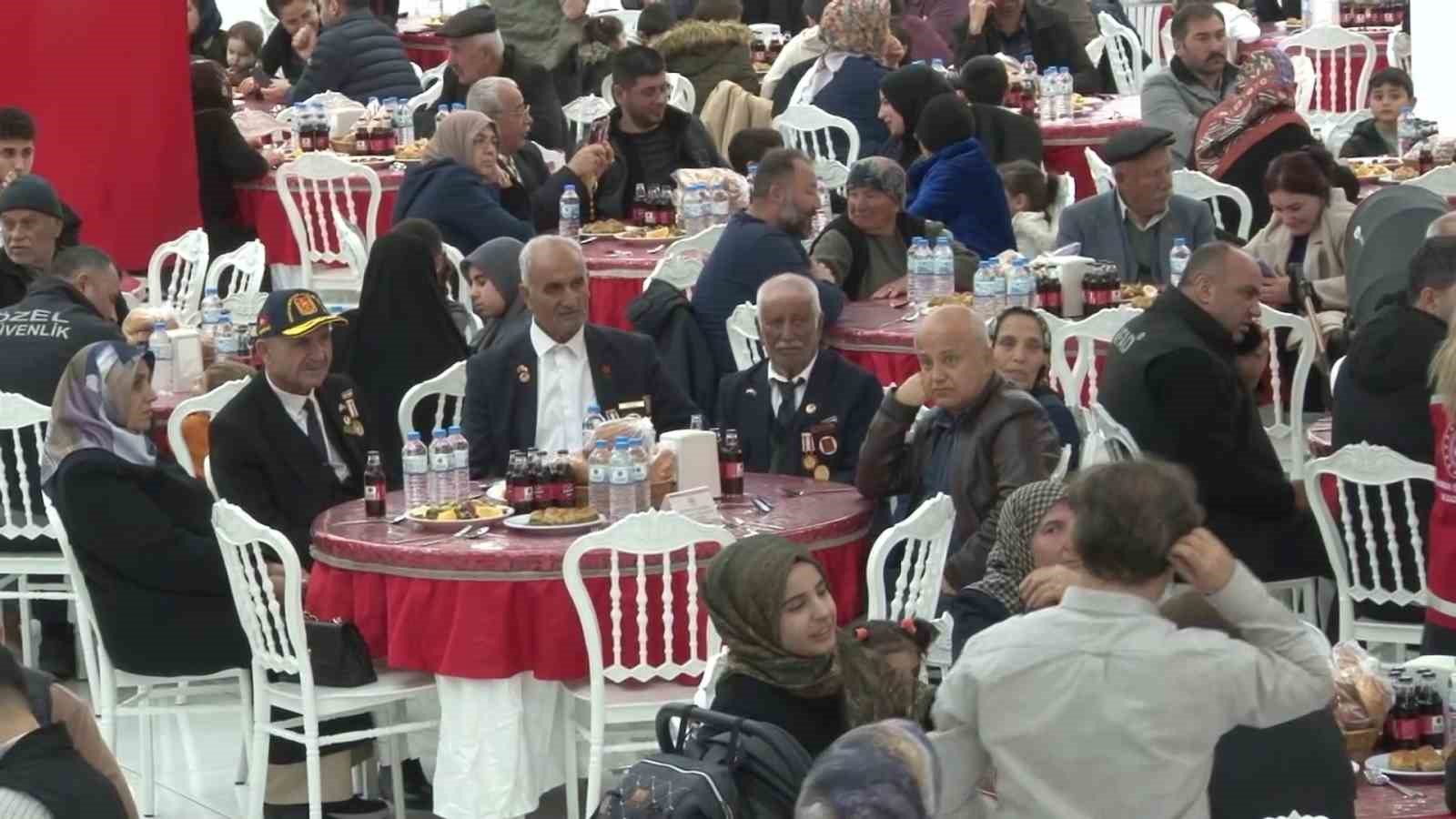 Şehit yakınları ve gaziler iftar programında buluştu

