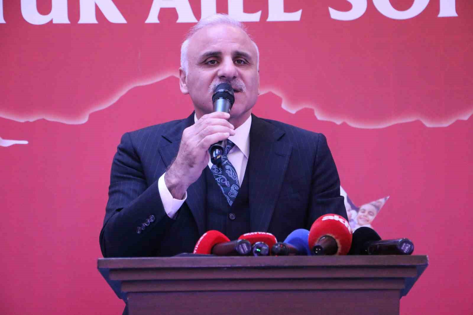 Şehit yakınları ve gaziler ilk iftarda bir araya geldi
Şehit yakınları ve gaziler ilk iftarda bir araya geldi